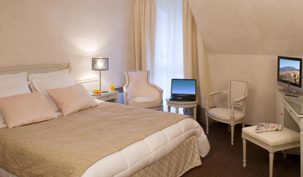 Logis Hotel Le Parc & Spa Saint-Hippolyte  Rom bilde